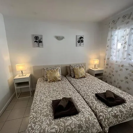 Lola - Cosy & 1 Bedroom Apartment *