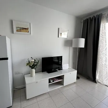 Apartment Lola - Cosy & 1 Bedroom Tias